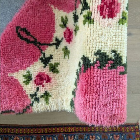 Floral Wool Latch Hook Rug - Picture 5 of 6